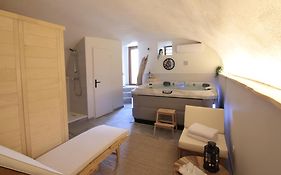 Gite De Charme Haut De Gamme Avec Jacuzzi Et Sauna Privatifs