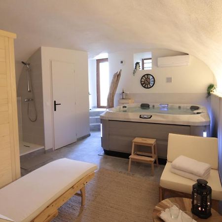 Gite De Charme Haut De Gamme Avec Jacuzzi Et Sauna Privatifs Donzère Extérieur photo