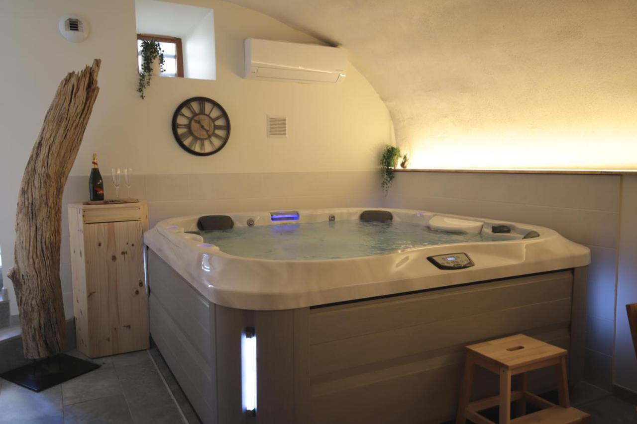 Gite De Charme Haut De Gamme Avec Jacuzzi Et Sauna Privatifs Donzère Extérieur photo