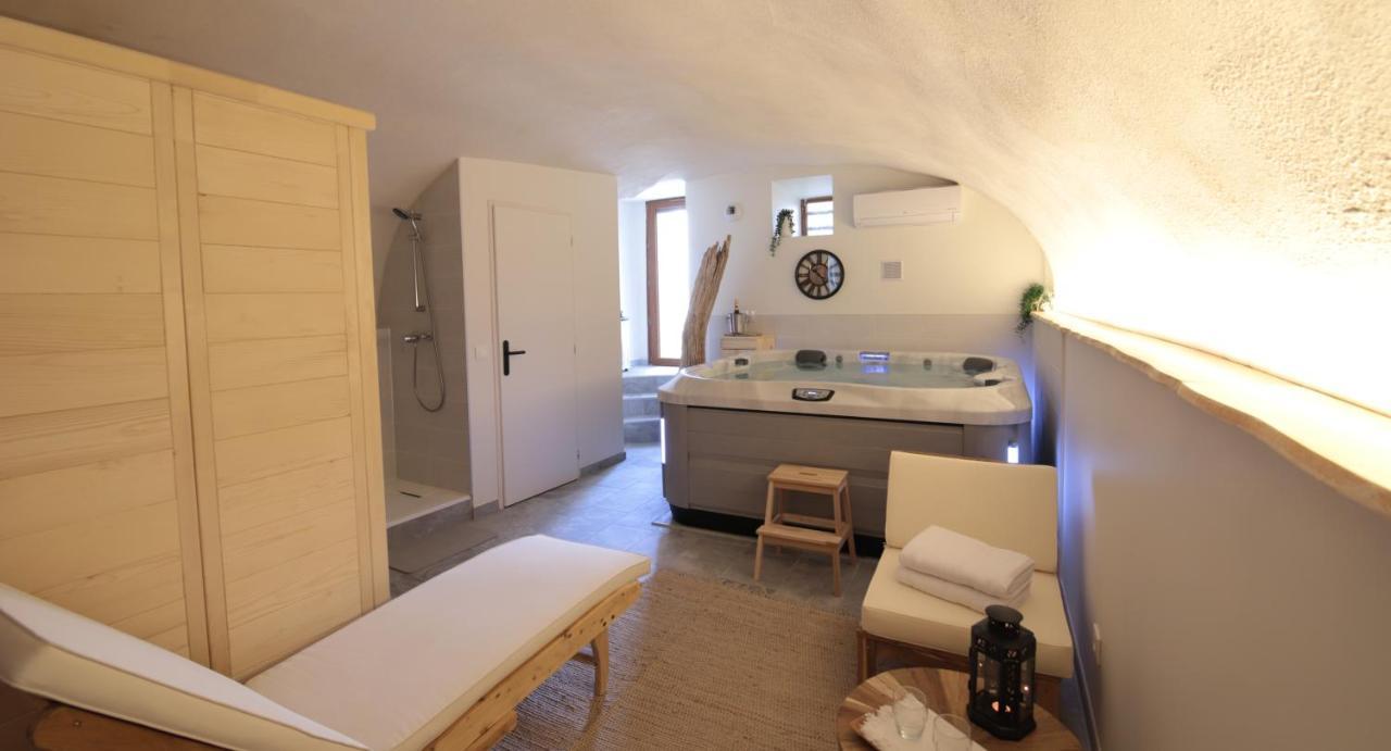 Gite De Charme Haut De Gamme Avec Jacuzzi Et Sauna Privatifs Donzère Extérieur photo